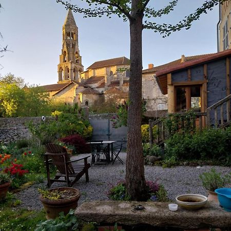 Ferienwohnung Chambre D Hote "Sous Le Clocher" Saint-Léonard-de-Noblat Exterior foto